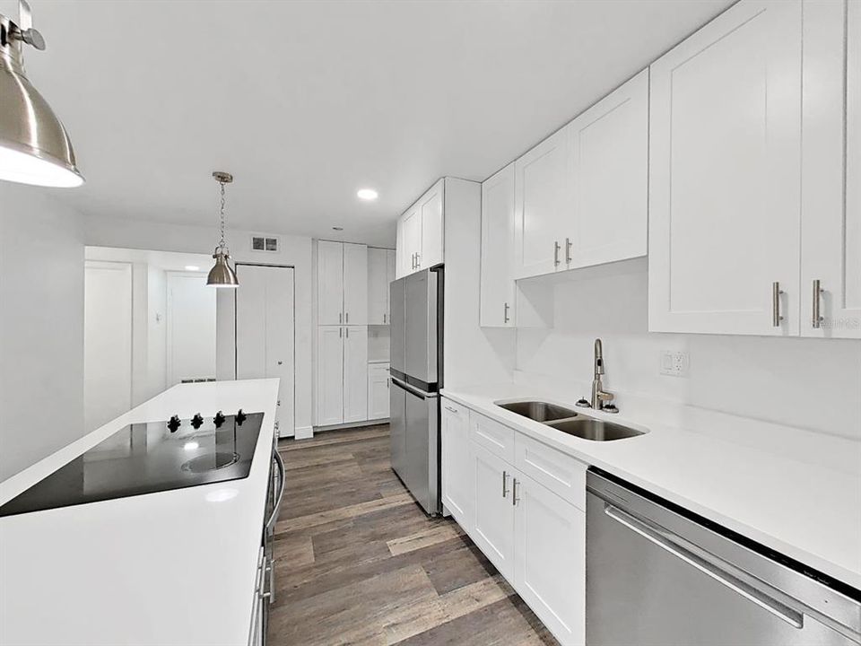 На продажу: $339,900 (2 спален, 2 ванн, 936 Квадратных фут)