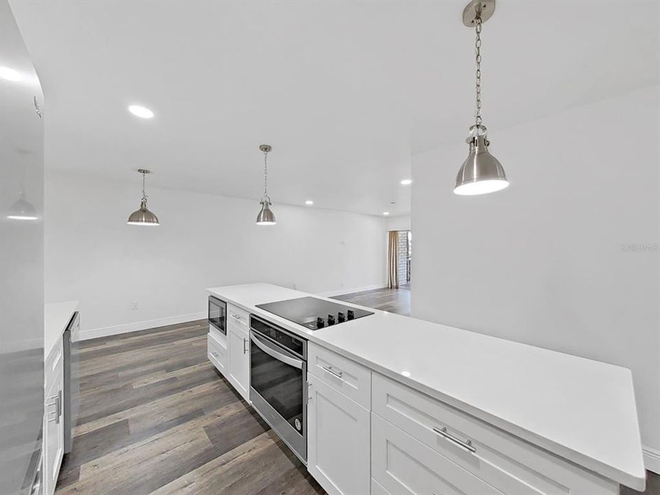 На продажу: $339,900 (2 спален, 2 ванн, 936 Квадратных фут)