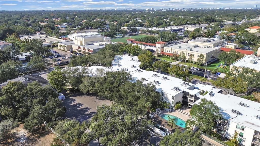 На продажу: $339,900 (2 спален, 2 ванн, 936 Квадратных фут)