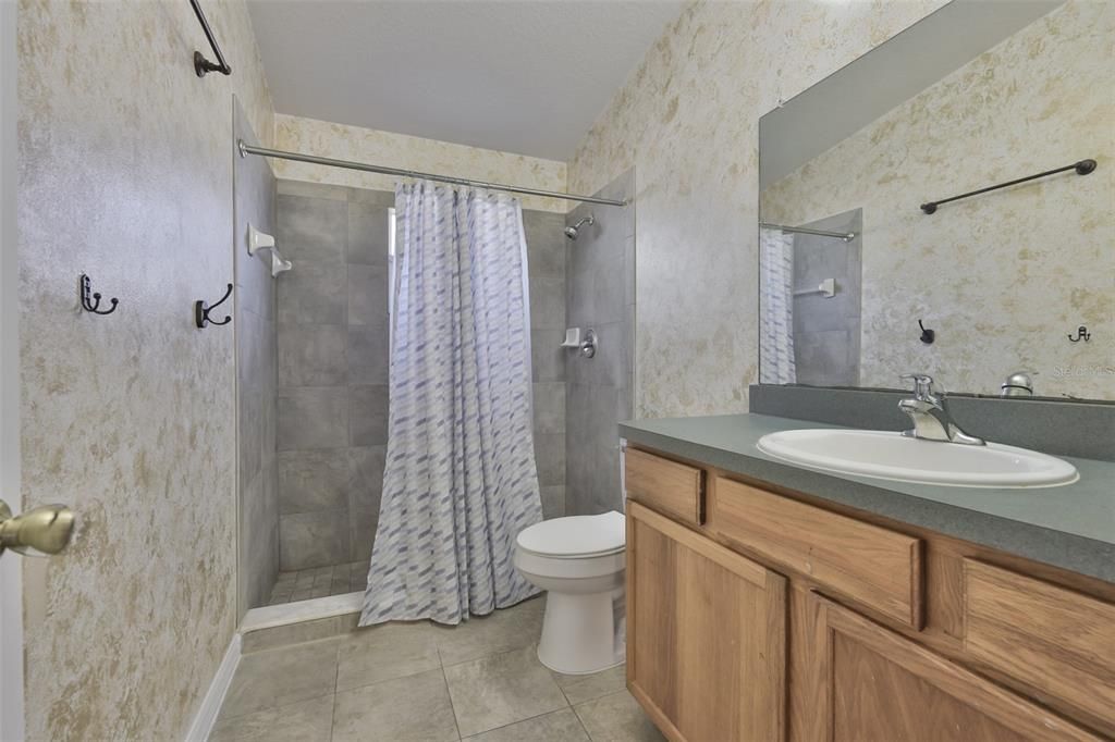 合同活跃: $2,450 (3 贝兹, 2 浴室, 1478 平方英尺)