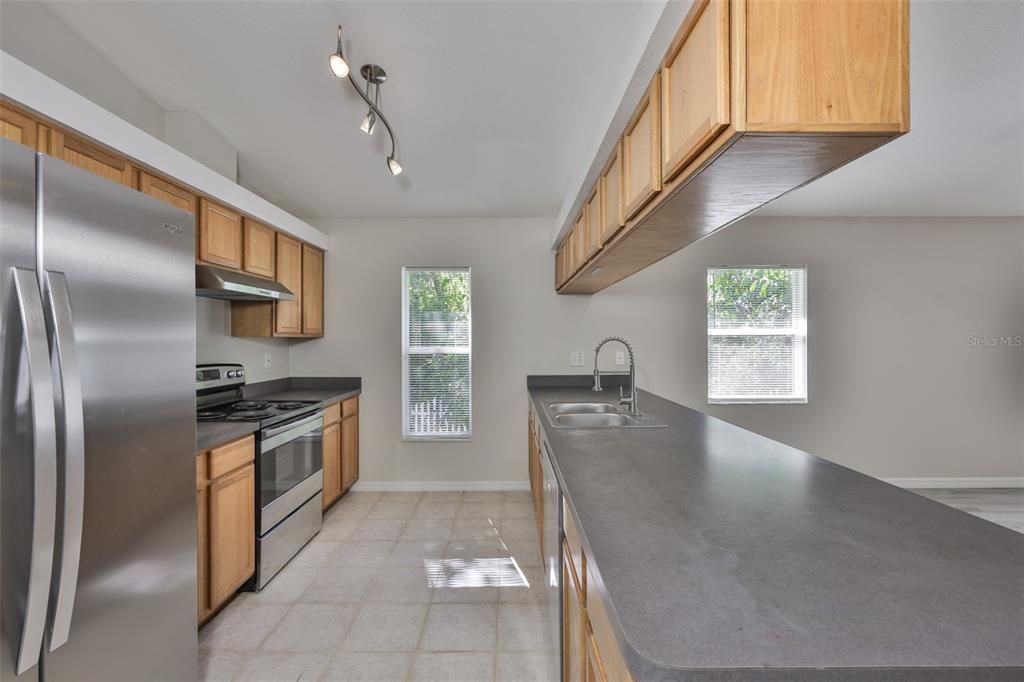 合同活跃: $2,450 (3 贝兹, 2 浴室, 1478 平方英尺)