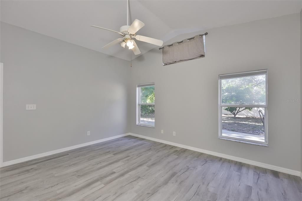 合同活跃: $2,450 (3 贝兹, 2 浴室, 1478 平方英尺)