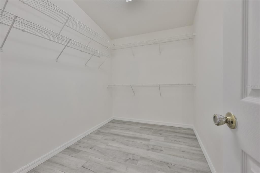 合同活跃: $2,450 (3 贝兹, 2 浴室, 1478 平方英尺)