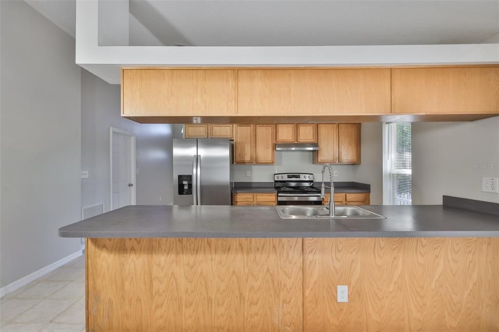 合同活跃: $2,450 (3 贝兹, 2 浴室, 1478 平方英尺)