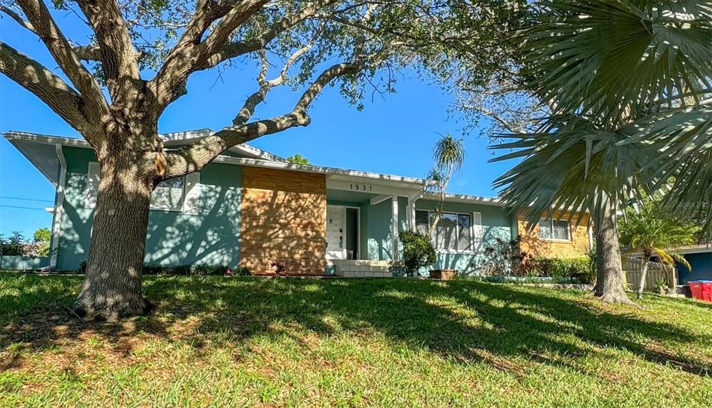 For Rent: $5,500 (3 beds, 2 baths, 2053 Square Feet)