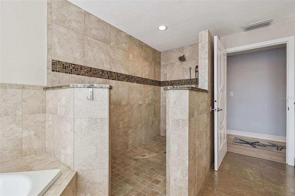 En Venta: $1,625,000 (4 camas, 3 baños, 3672 Pies cuadrados)