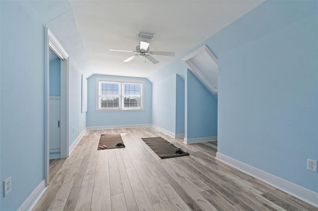 En Venta: $1,625,000 (4 camas, 3 baños, 3672 Pies cuadrados)