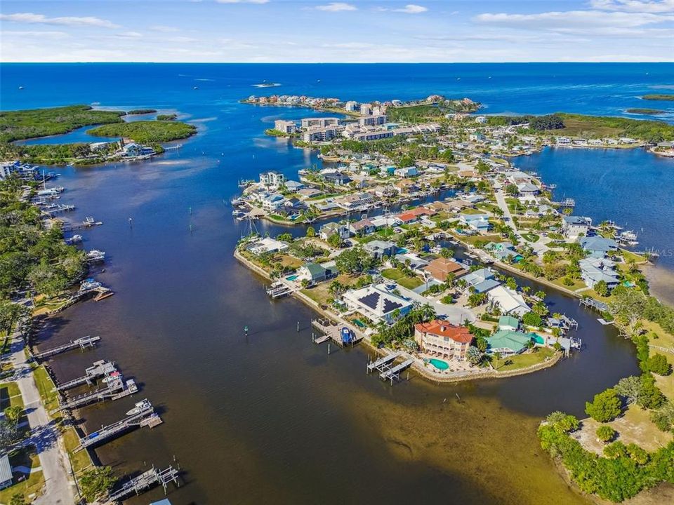 En Venta: $1,625,000 (4 camas, 3 baños, 3672 Pies cuadrados)