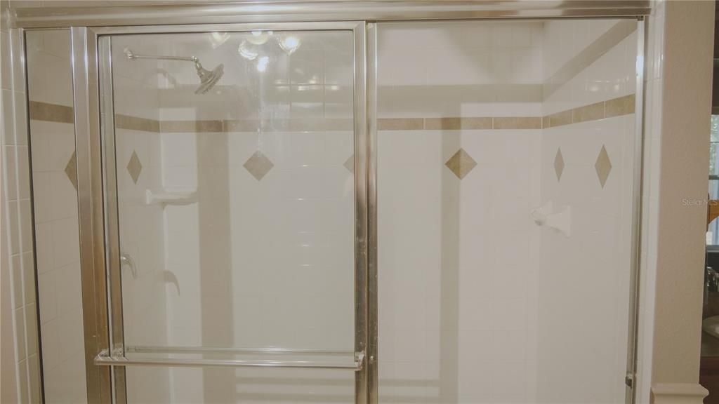 合同活跃: $364,900 (3 贝兹, 2 浴室, 1350 平方英尺)