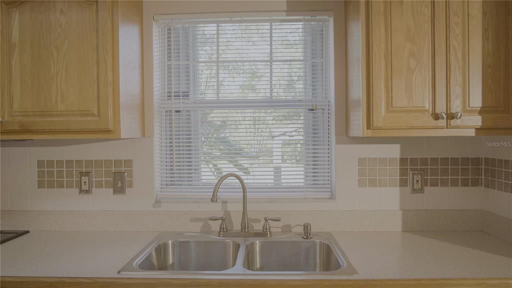 合同活跃: $364,900 (3 贝兹, 2 浴室, 1350 平方英尺)