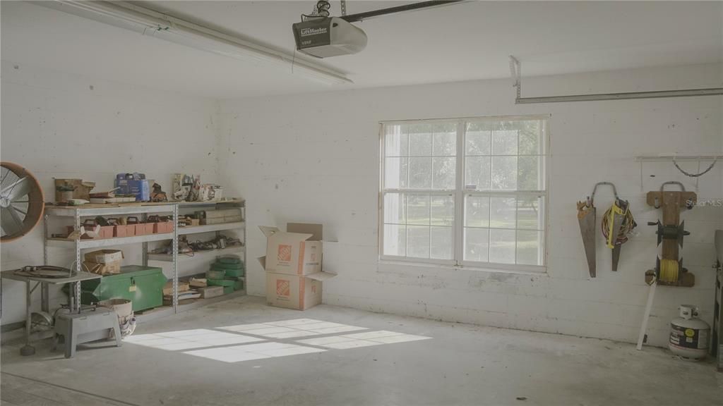 合同活跃: $364,900 (3 贝兹, 2 浴室, 1350 平方英尺)