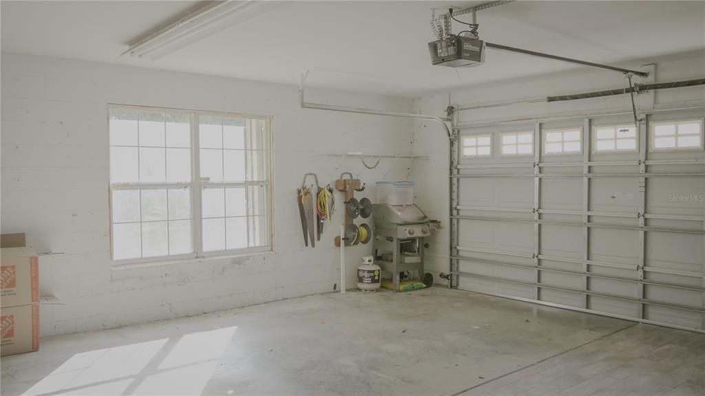 合同活跃: $364,900 (3 贝兹, 2 浴室, 1350 平方英尺)