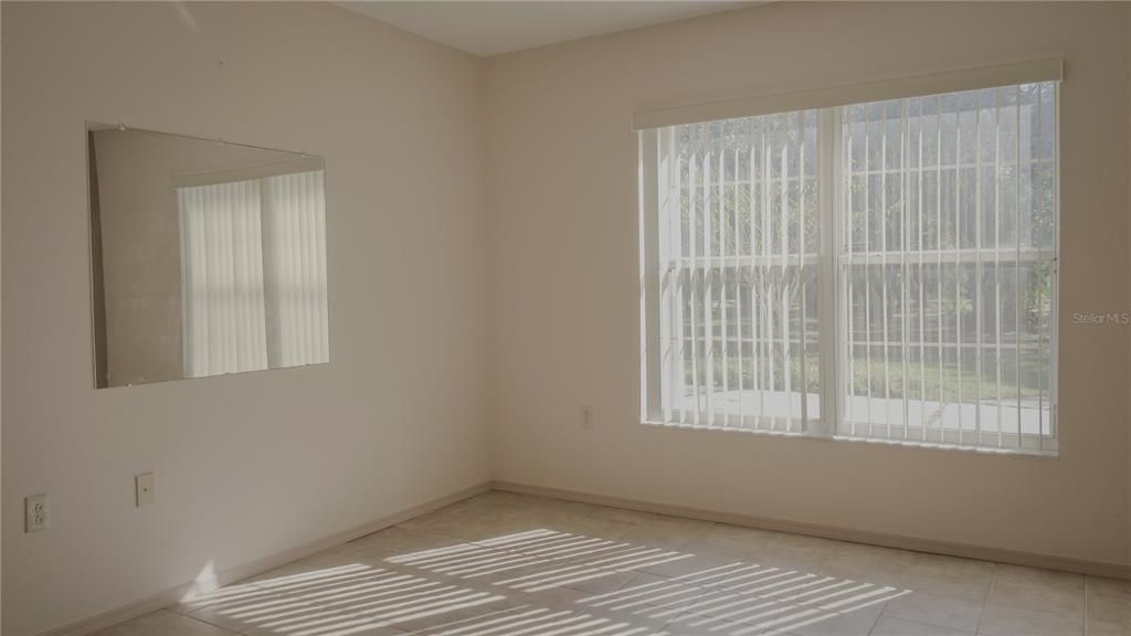 合同活跃: $364,900 (3 贝兹, 2 浴室, 1350 平方英尺)