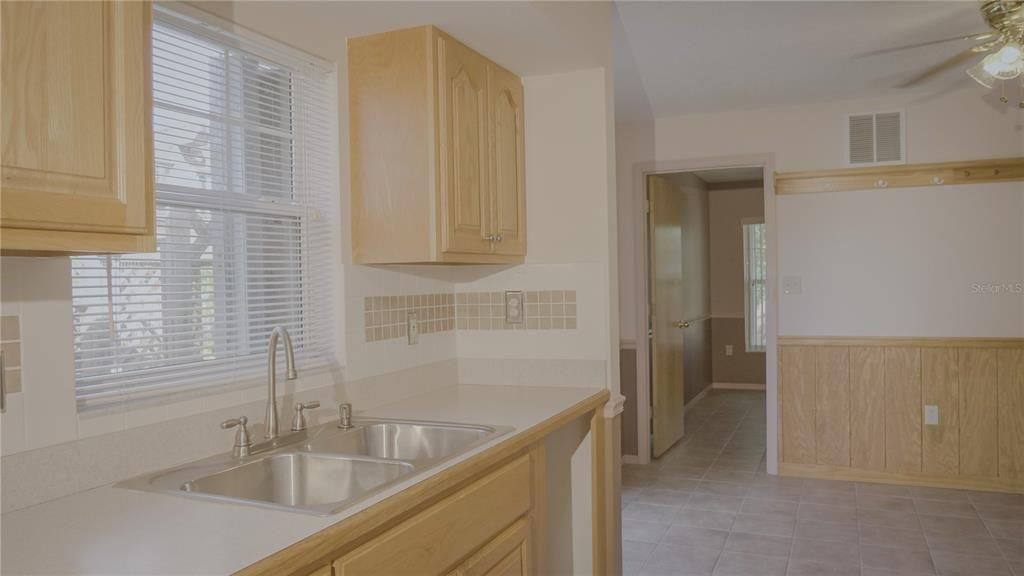 合同活跃: $364,900 (3 贝兹, 2 浴室, 1350 平方英尺)