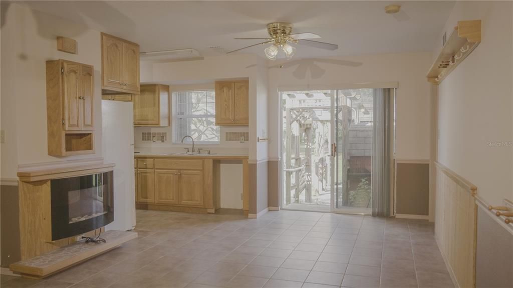 合同活跃: $364,900 (3 贝兹, 2 浴室, 1350 平方英尺)