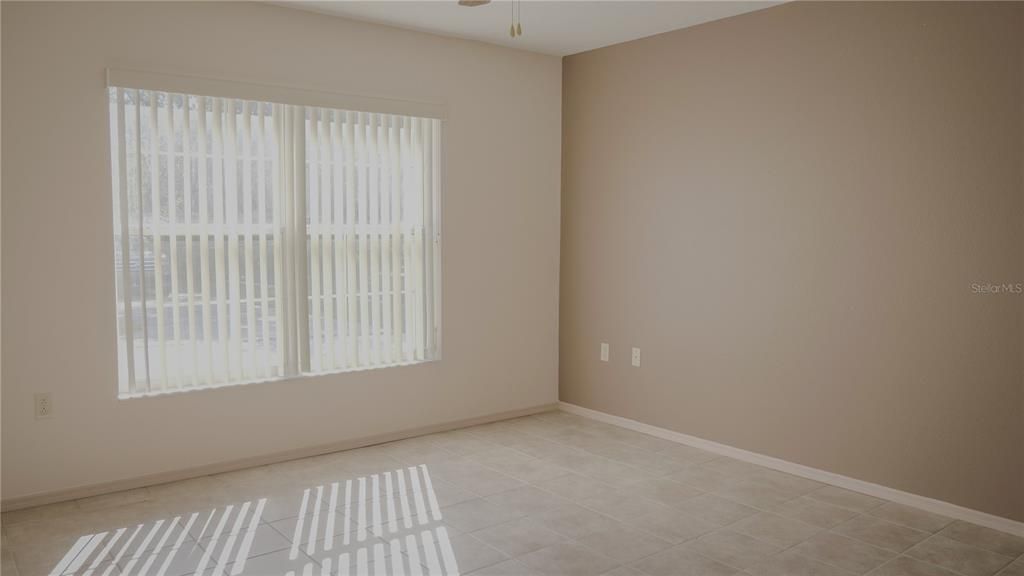 合同活跃: $364,900 (3 贝兹, 2 浴室, 1350 平方英尺)