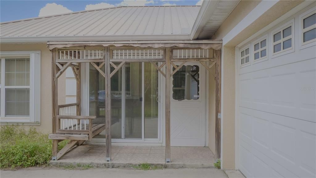 合同活跃: $364,900 (3 贝兹, 2 浴室, 1350 平方英尺)