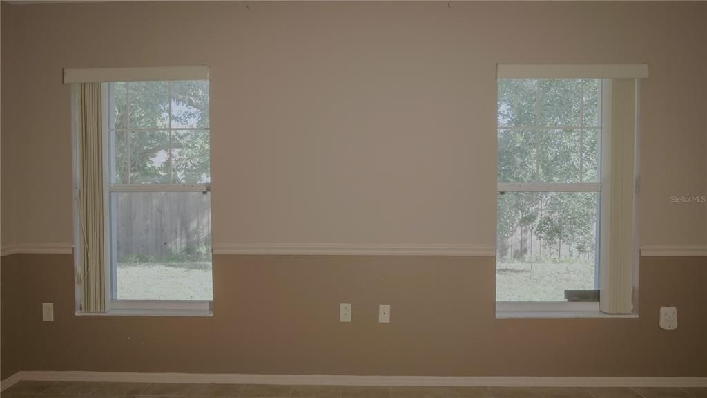 合同活跃: $364,900 (3 贝兹, 2 浴室, 1350 平方英尺)