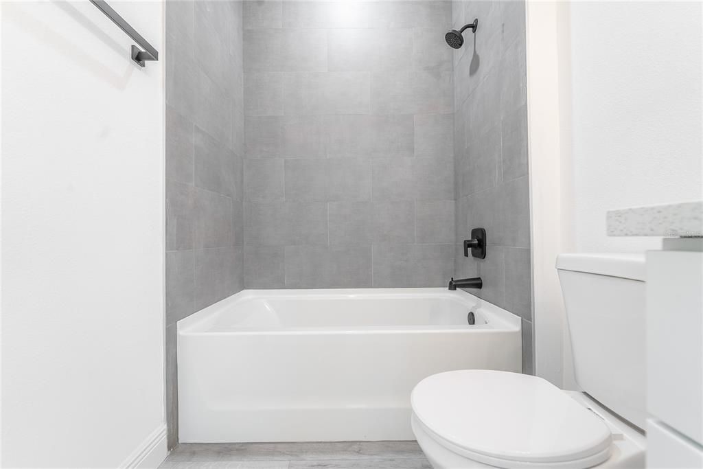 На продажу: $255,000 (4 спален, 2 ванн, 1630 Квадратных фут)