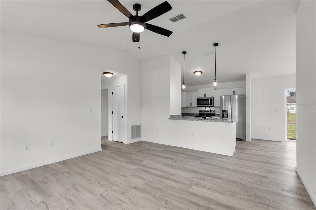 Active With Contract: $243,500 (3 beds, 2 baths, 1173 Square Feet)