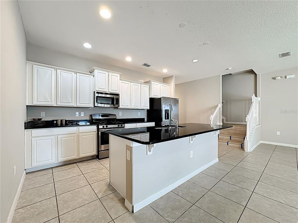 В аренду: $2,300 (4 спален, 3 ванн, 2184 Квадратных фут)