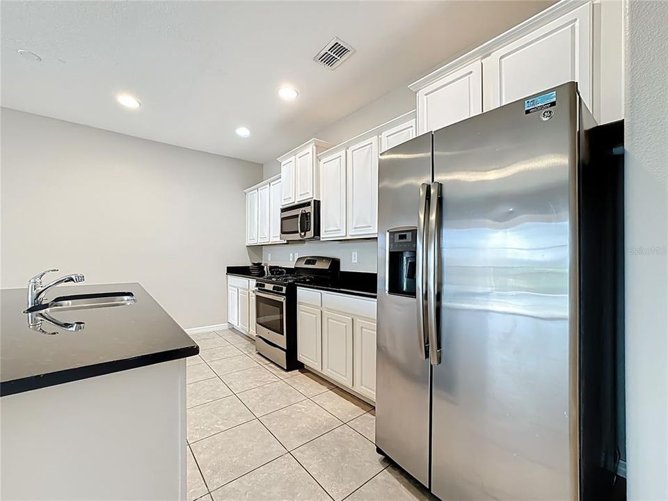 В аренду: $2,300 (4 спален, 3 ванн, 2184 Квадратных фут)