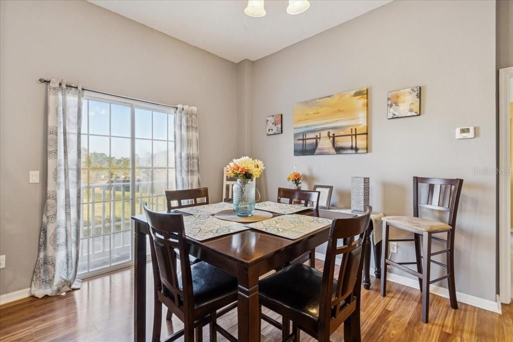 For Sale: $310,000 (2 beds, 2 baths, 1276 Square Feet)