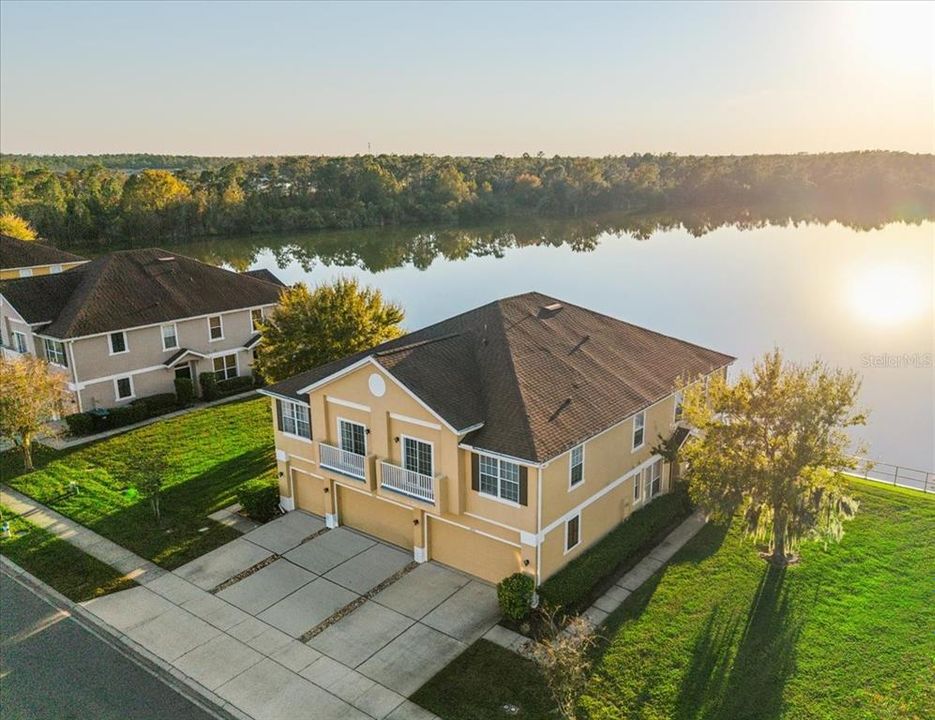 For Sale: $310,000 (2 beds, 2 baths, 1276 Square Feet)