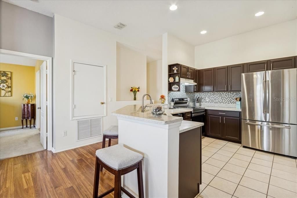 For Sale: $310,000 (2 beds, 2 baths, 1276 Square Feet)