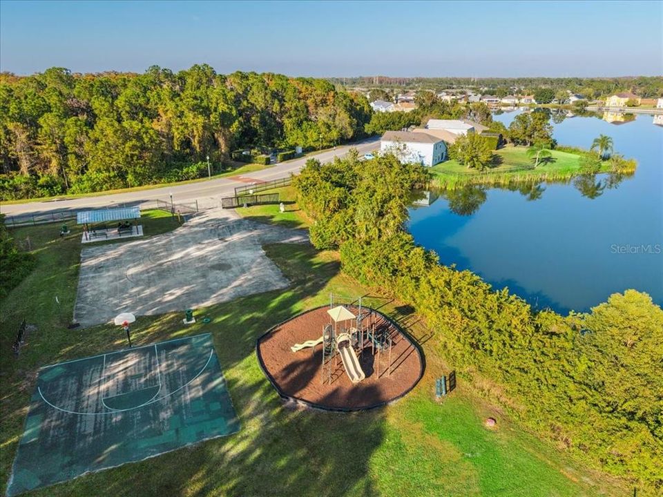 For Sale: $310,000 (2 beds, 2 baths, 1276 Square Feet)