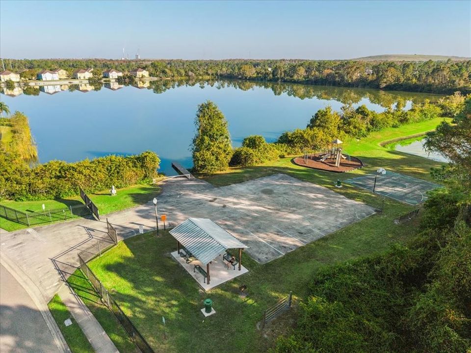 For Sale: $310,000 (2 beds, 2 baths, 1276 Square Feet)