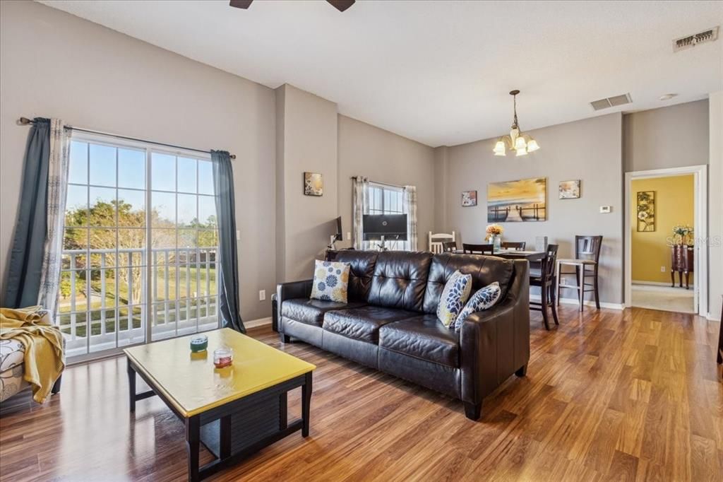 For Sale: $310,000 (2 beds, 2 baths, 1276 Square Feet)