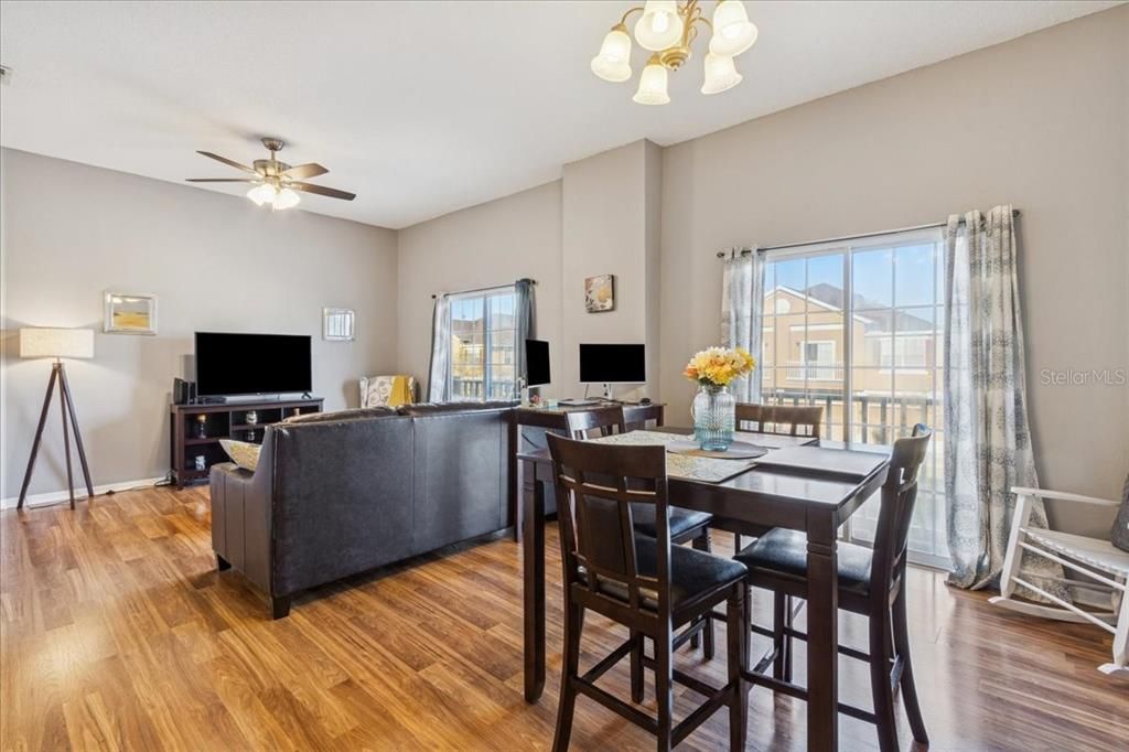 For Sale: $310,000 (2 beds, 2 baths, 1276 Square Feet)