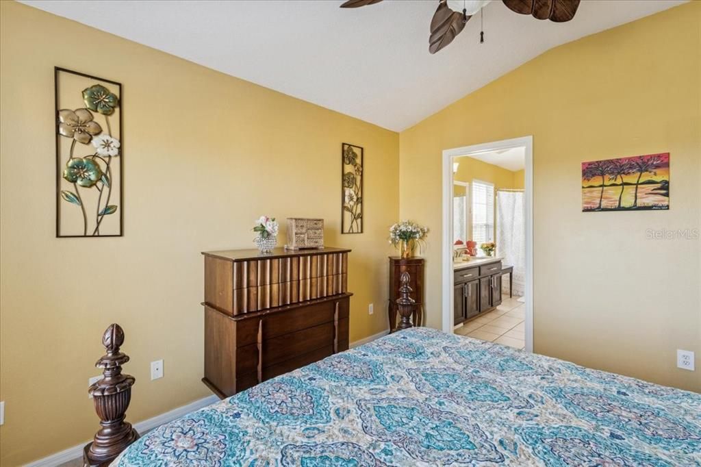 For Sale: $310,000 (2 beds, 2 baths, 1276 Square Feet)