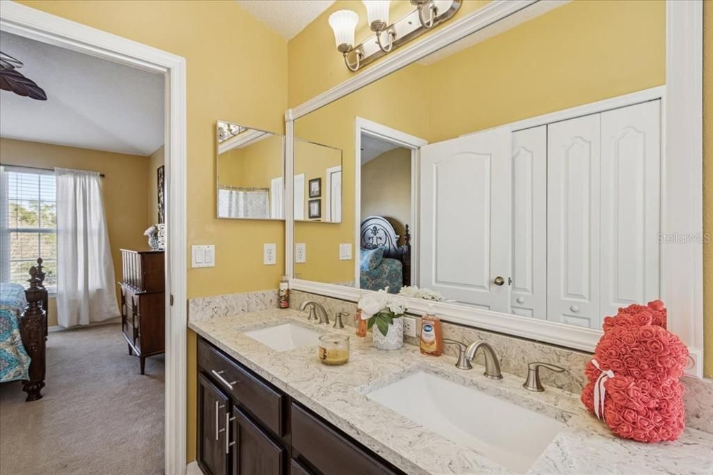 For Sale: $310,000 (2 beds, 2 baths, 1276 Square Feet)