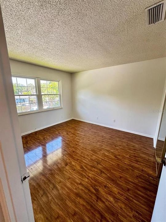 На продажу: $119,000 (2 спален, 1 ванн, 784 Квадратных фут)