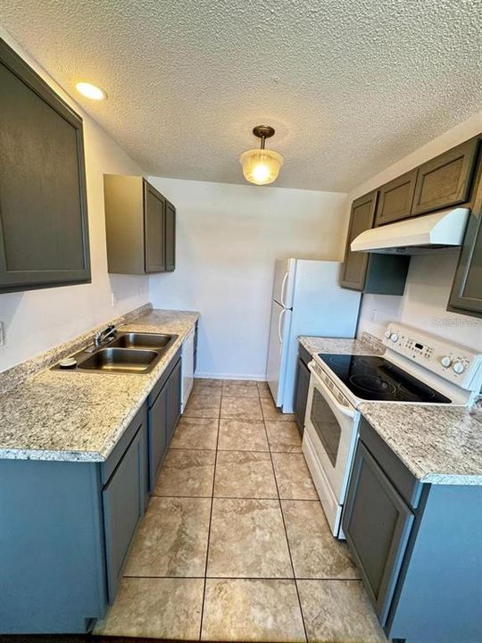 На продажу: $119,000 (2 спален, 1 ванн, 784 Квадратных фут)