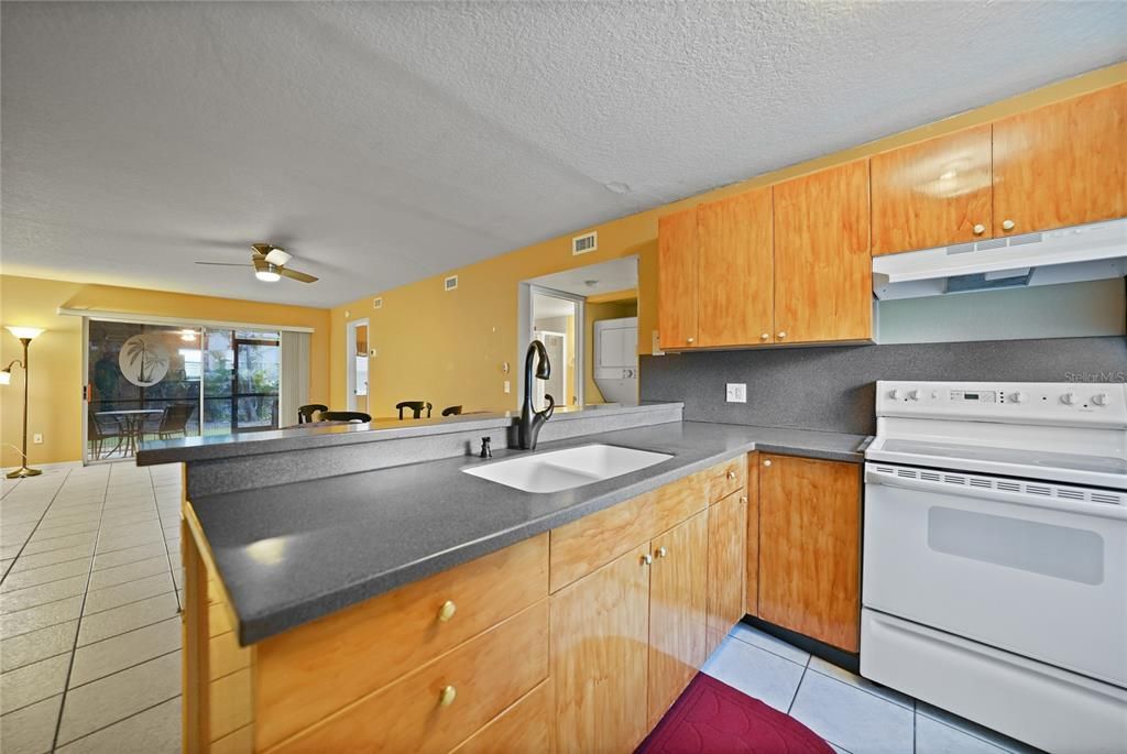 待售: $145,000 (2 贝兹, 2 浴室, 860 平方英尺)