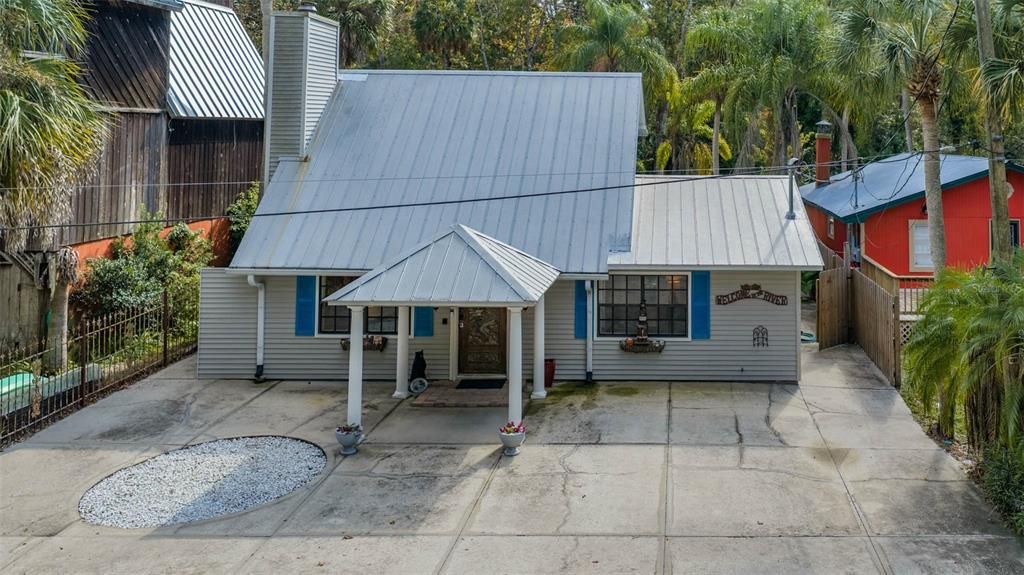 For Sale: $1,200,000 (3 beds, 2 baths, 1545 Square Feet)