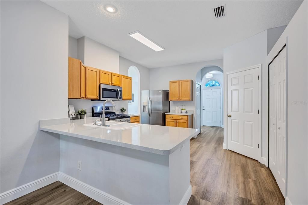 待售: $469,000 (4 贝兹, 2 浴室, 1825 平方英尺)