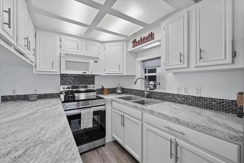 待售: $199,990 (2 贝兹, 2 浴室, 748 平方英尺)