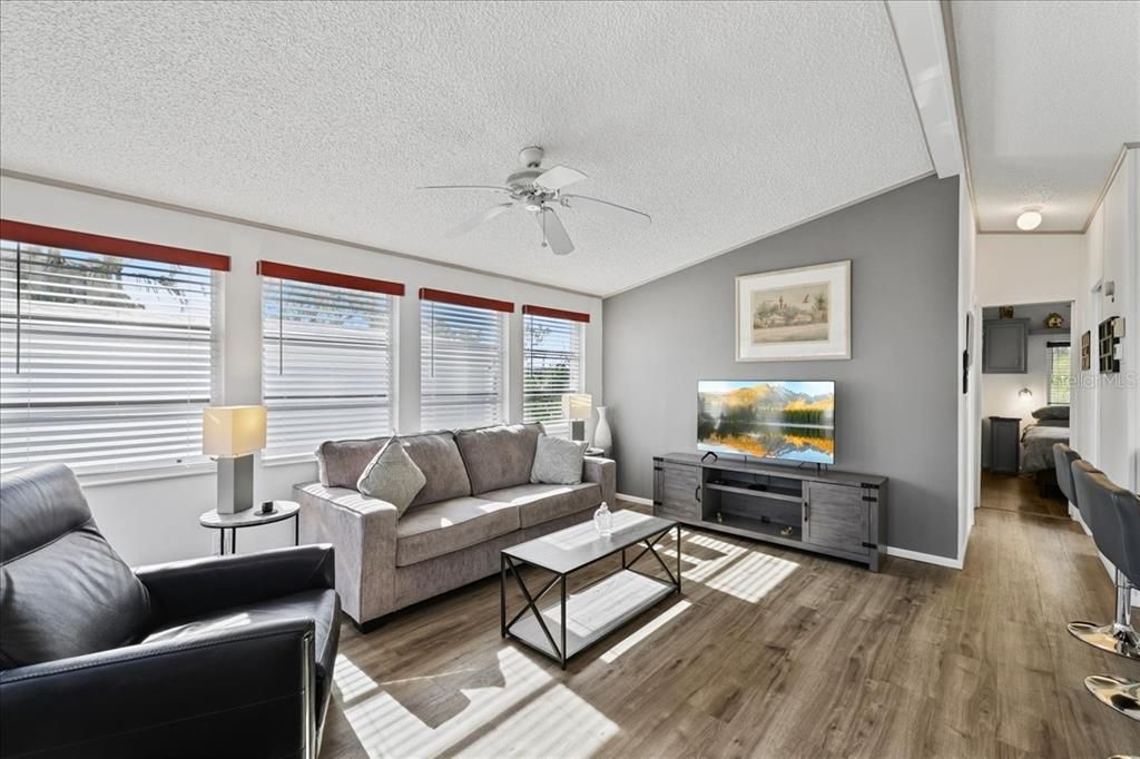 待售: $199,990 (2 贝兹, 2 浴室, 748 平方英尺)