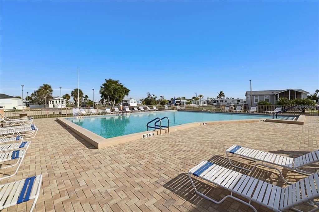 待售: $199,990 (2 贝兹, 2 浴室, 748 平方英尺)