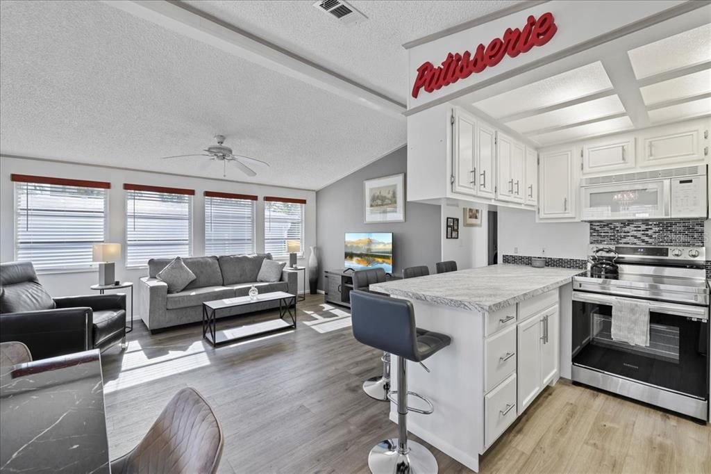 待售: $199,990 (2 贝兹, 2 浴室, 748 平方英尺)