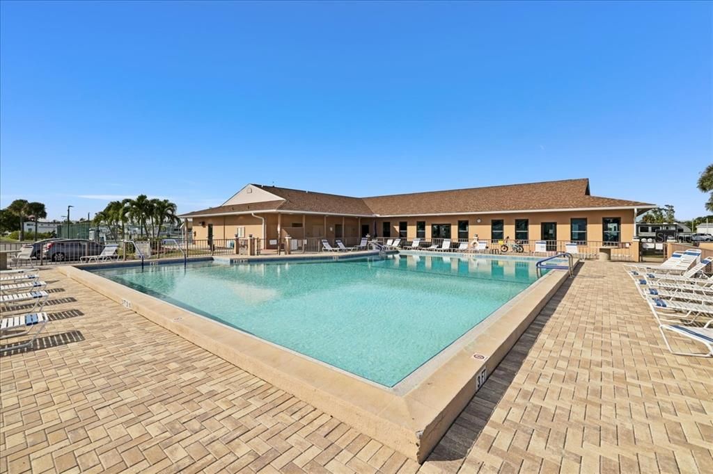 待售: $199,990 (2 贝兹, 2 浴室, 748 平方英尺)