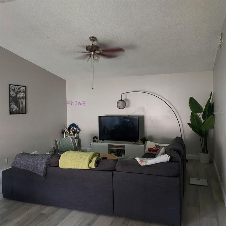 Active With Contract: $260,000 (3 beds, 2 baths, 1337 Square Feet)