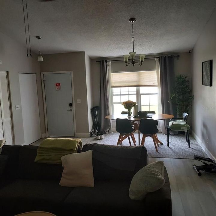 Active With Contract: $260,000 (3 beds, 2 baths, 1337 Square Feet)