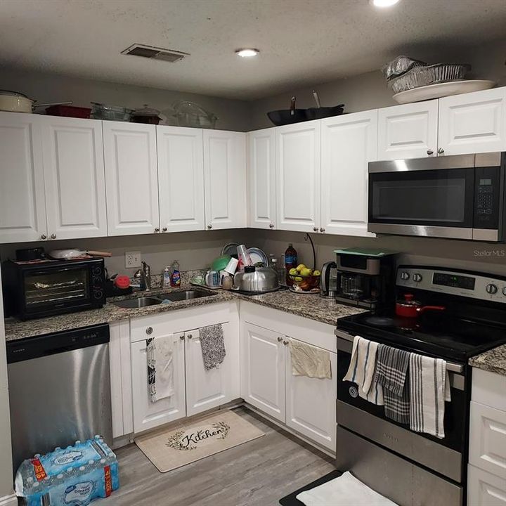 Active With Contract: $260,000 (3 beds, 2 baths, 1337 Square Feet)