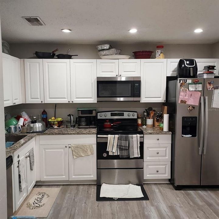 Active With Contract: $260,000 (3 beds, 2 baths, 1337 Square Feet)