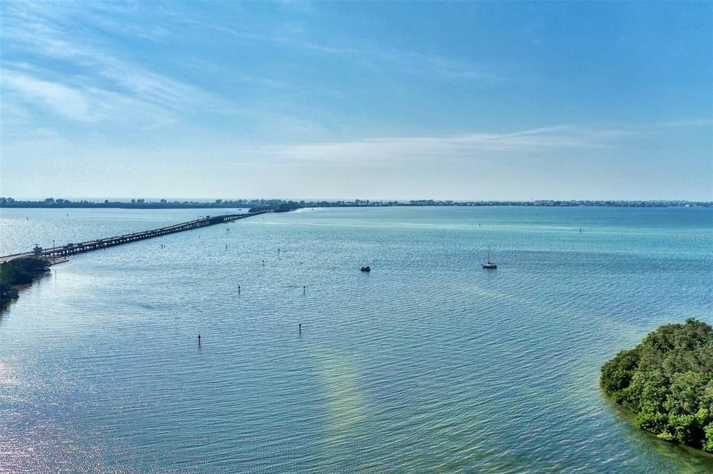 En Venta: $894,000 (2 camas, 2 baños, 2167 Pies cuadrados)